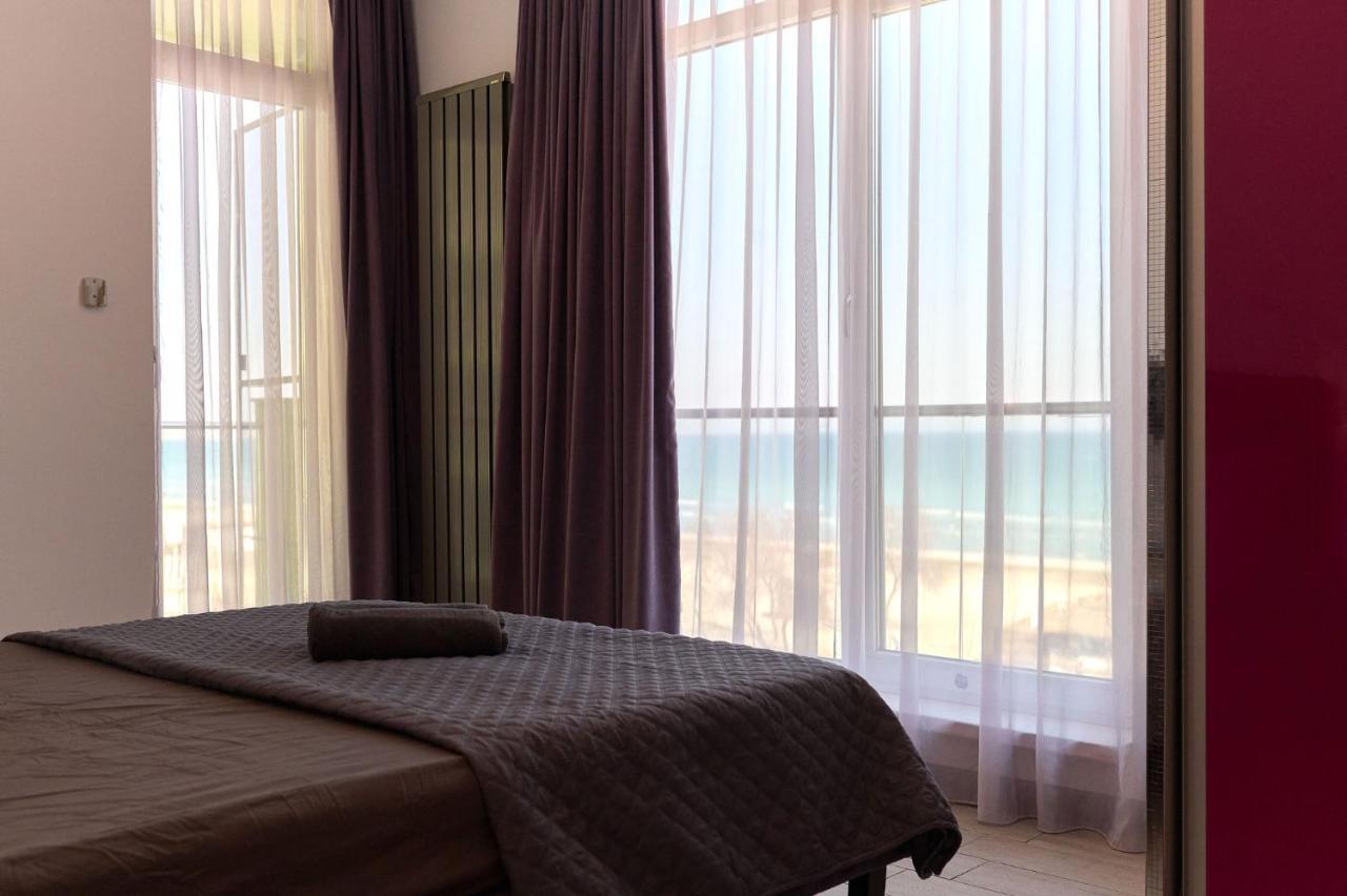 Glamour Red Apartment 22 In Spa Pool Resort Mamaia Exterior photo