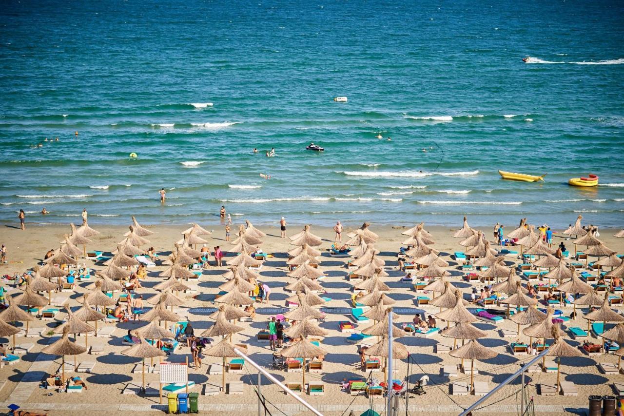 Glamour Red Apartment 22 In Spa Pool Resort Mamaia Exterior photo