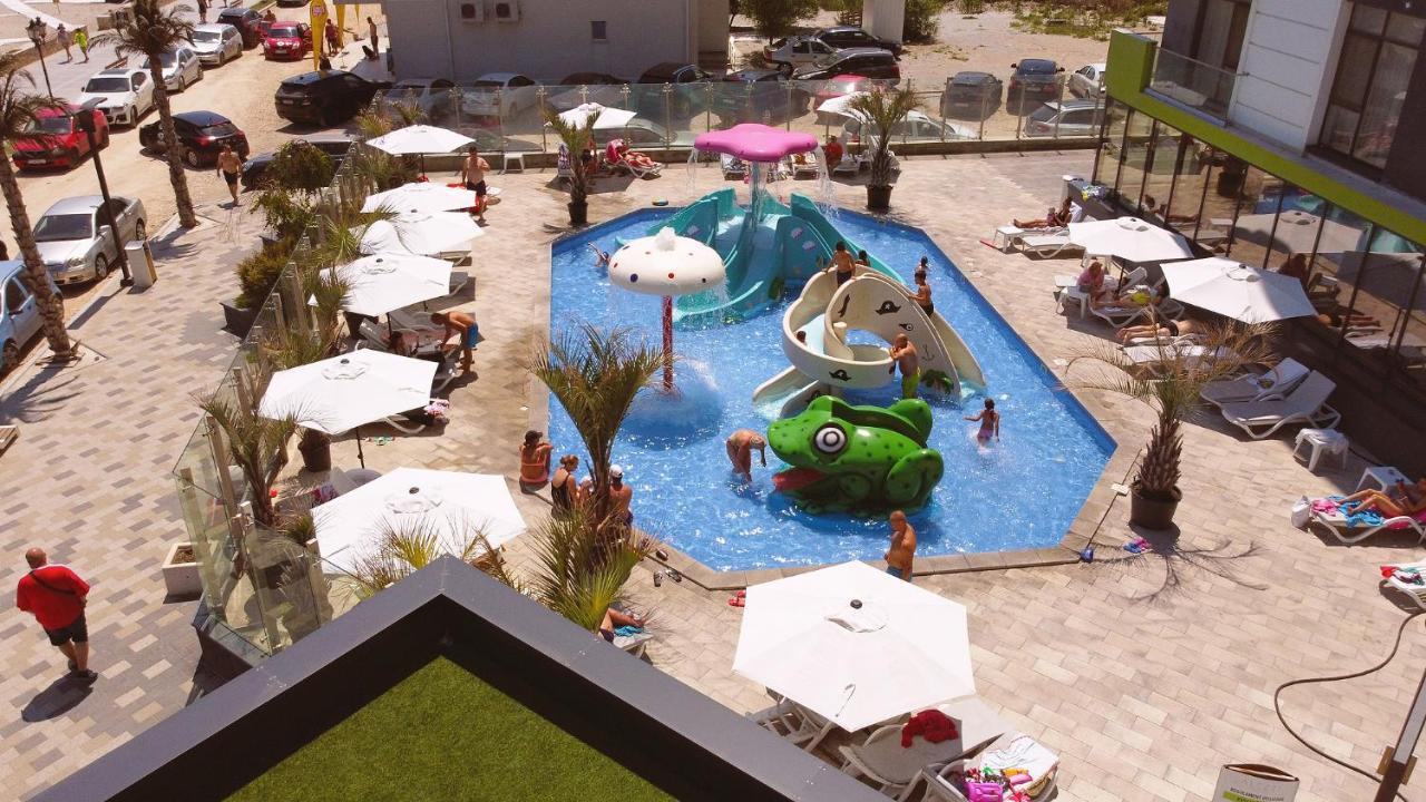 Glamour Red Apartment 22 In Spa Pool Resort Mamaia Exterior photo