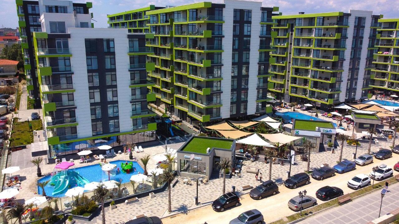 Glamour Red Apartment 22 In Spa Pool Resort Mamaia Exterior photo
