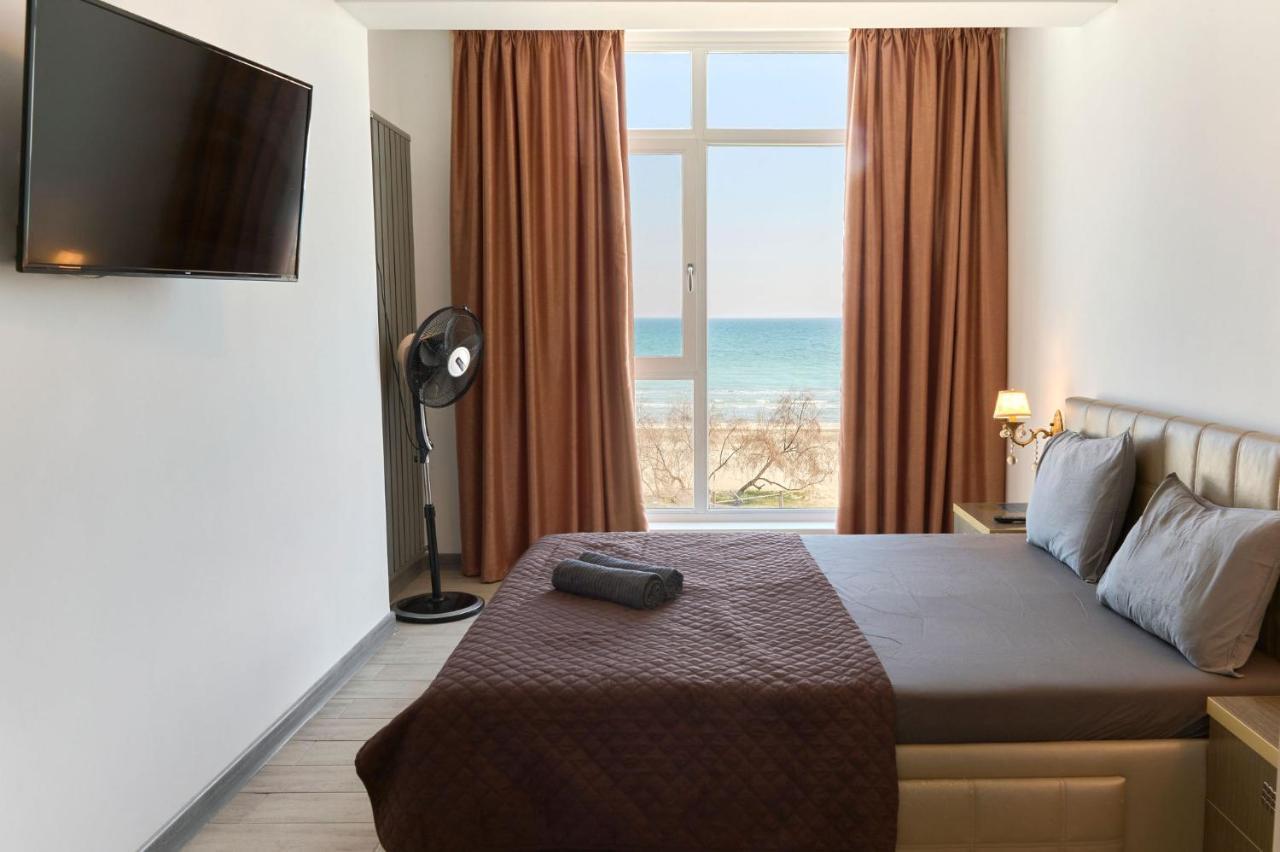 Glamour Red Apartment 22 In Spa Pool Resort Mamaia Exterior photo